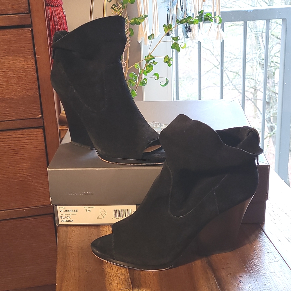 Vince Camuto Judelle Black Suede Bootie : Size 7